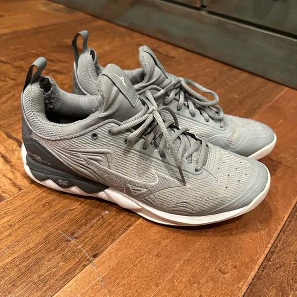 Mizuno 2 Wave Luminous Women's Volleyball Shoe - Picture 1 of 4